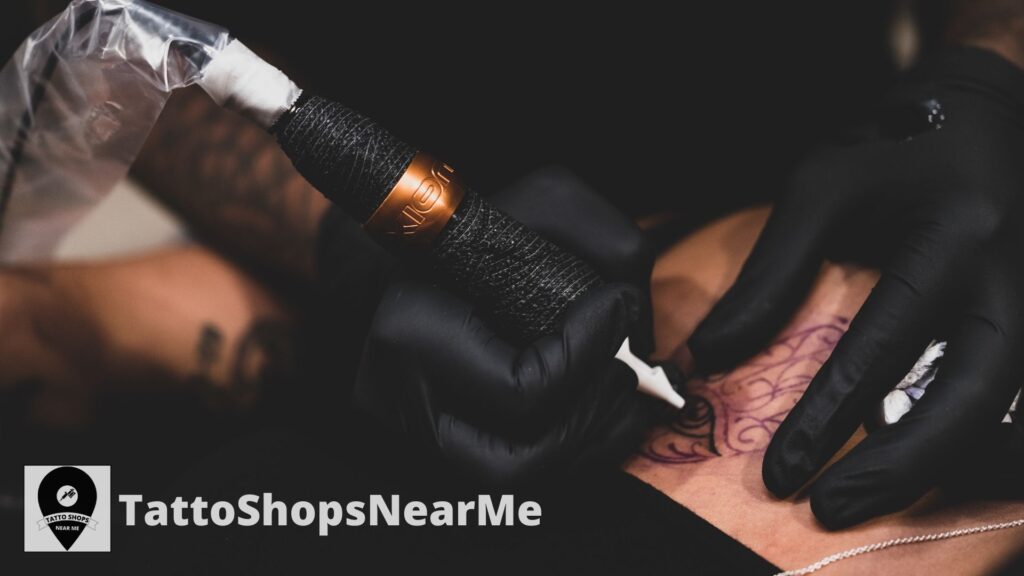 Basic guide to take care of a freshly done tattoo. Do you have a new tattoo? Not sure what tattoo aftercare process to follow? We bring you 10 tips to take care of your new tattoo.